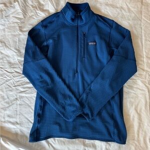 Patagonia Men's Blue 1/4 zip R1 pullover